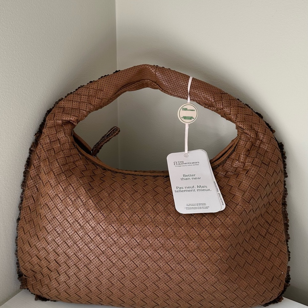 AUTHENTICATED TAGS ATTACHED BOTTEGA VENETA HOBO BAG INTRECCIATO  RETAIL $2110 - Picture 2 of 15